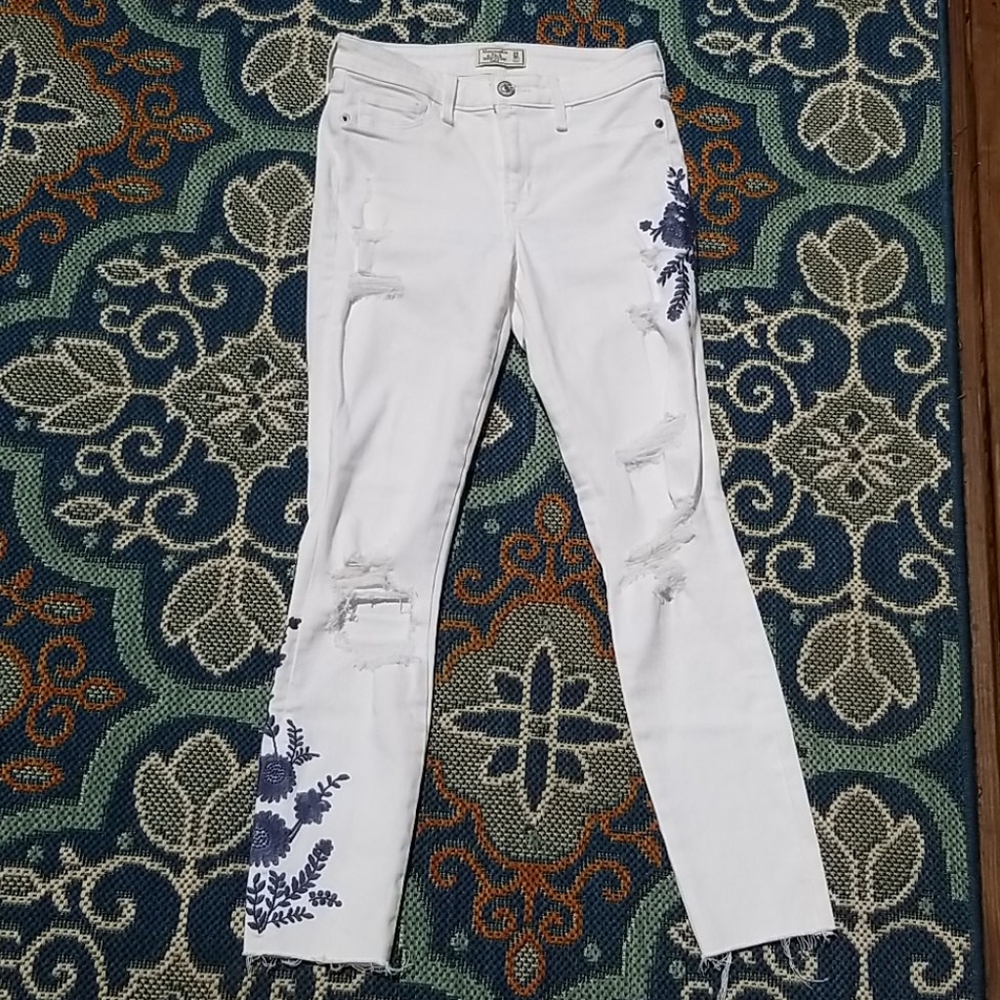 Abercrombie & Fitch Sz 00 White Embroidered Denim - Picture 2 of 5